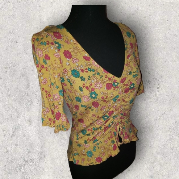 💖Aeropostal Yellow Floral Tee (Size XS) - Picture 9 of 14